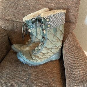 Green Columbia snow boot